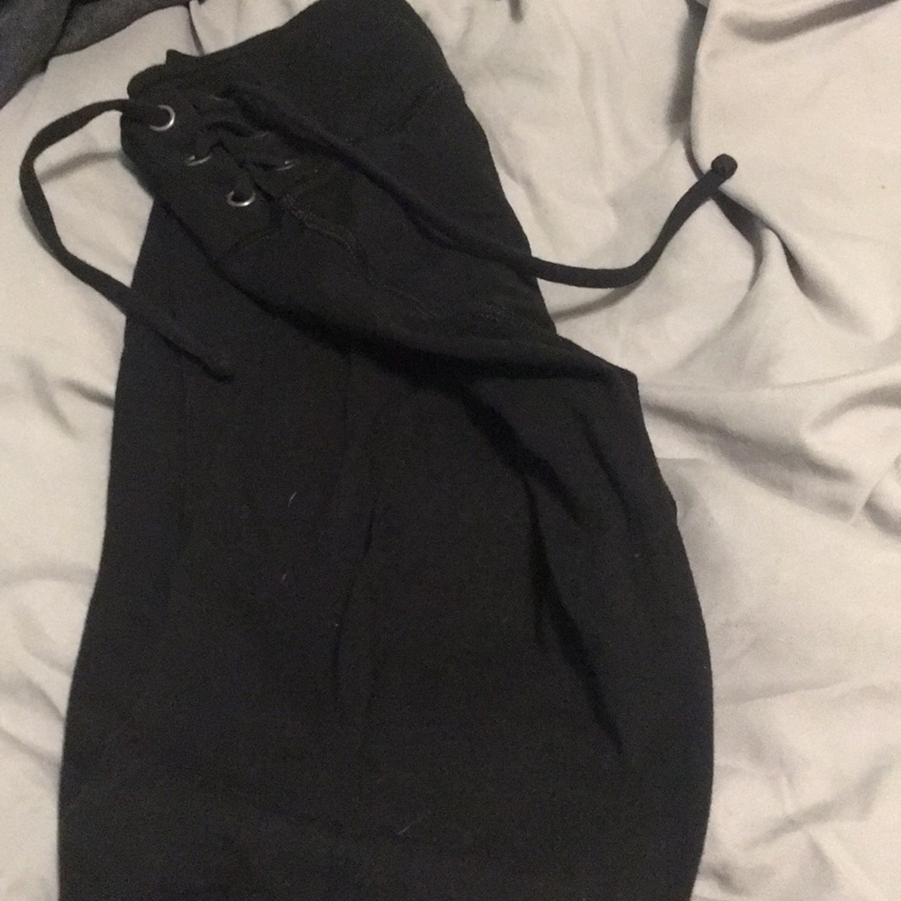 Black leggings crisscross at the top (highrise)